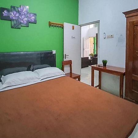 Syafa Homestay Syariah Mitra Reddoorz 투반 외부 사진