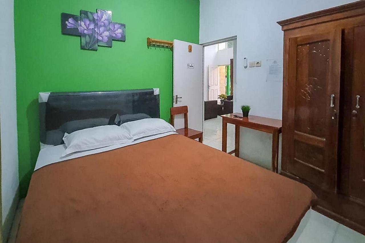 Syafa Homestay Syariah Mitra Reddoorz 투반 외부 사진